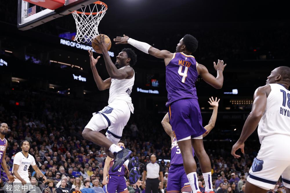 两者之间的 两者之间的