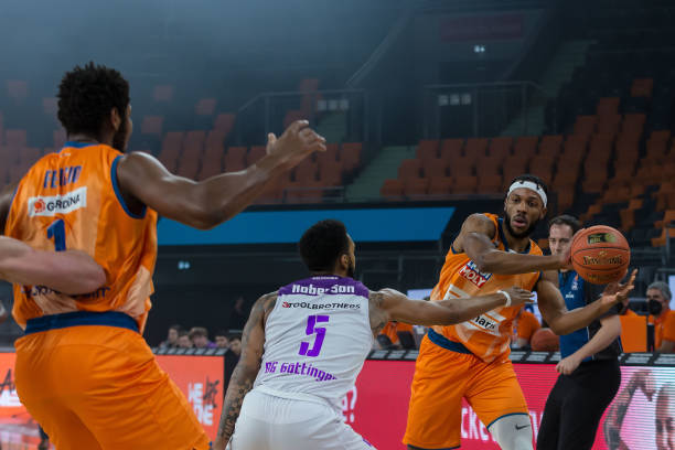 他被迅速招 他被迅速招