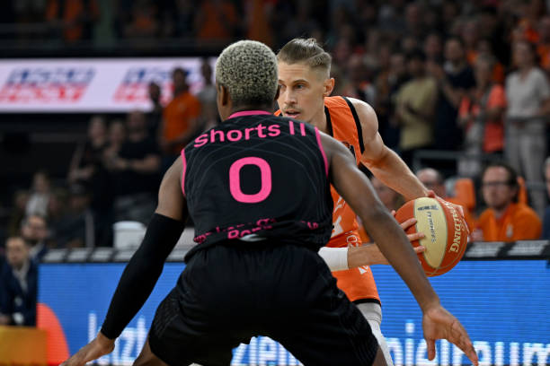 居积分榜前 居积分榜前