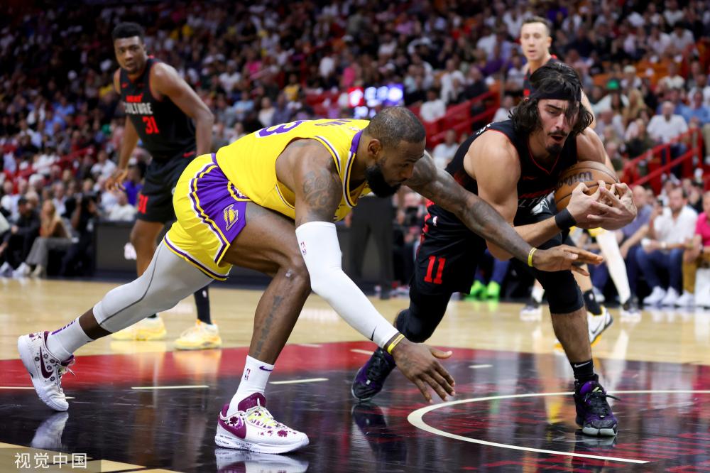 球员倒下 球员倒下